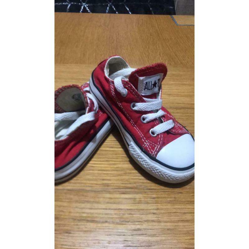 Kids converse (size 7) in immaculate condition